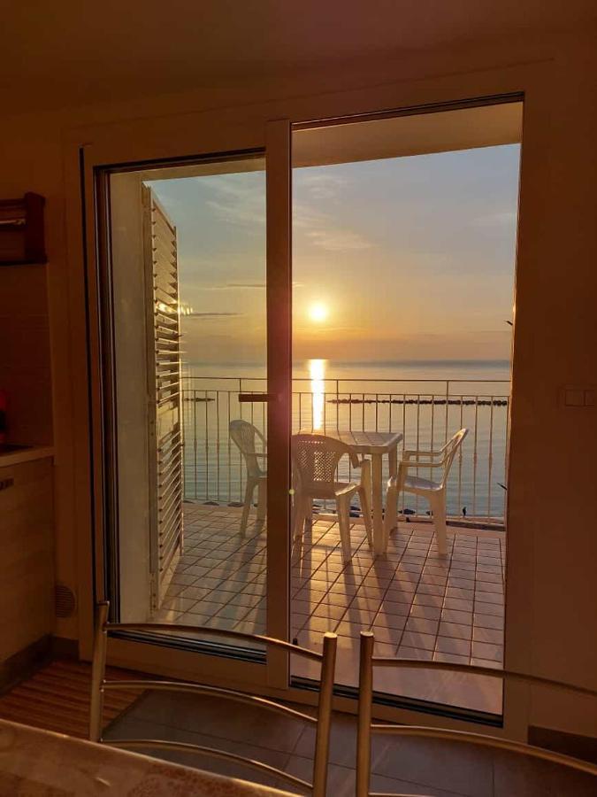 Attico Fronte Mare Apartment Мартинсикуро Екстериор снимка